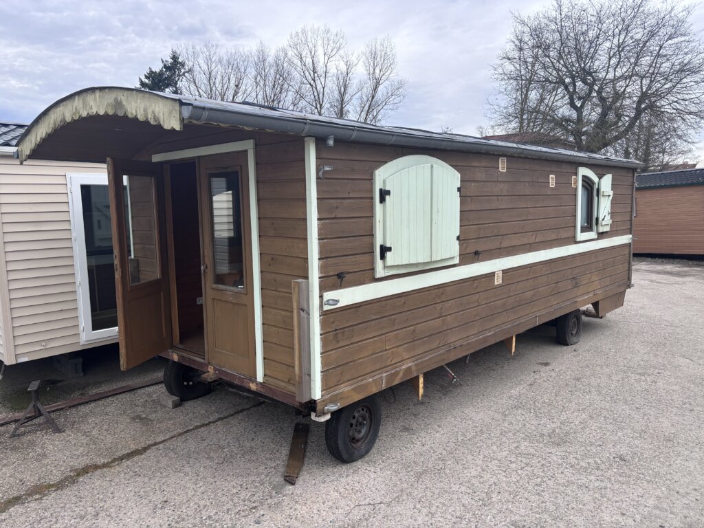 roulotte d'occasion tiny house chalet en bois deux chambre logement insolite