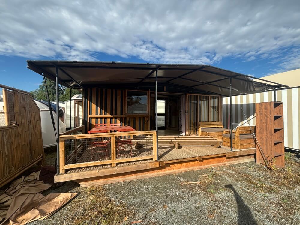 tiny house chalet pool house en bois d'occasion pas cher avec terasse